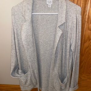 Light grey pocketed sweater cardigan